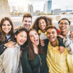 Wie die Jugend heute spricht: Zwischen „Sehr liebi“ und „Delulu“ – Einblicke in den Jugendslang