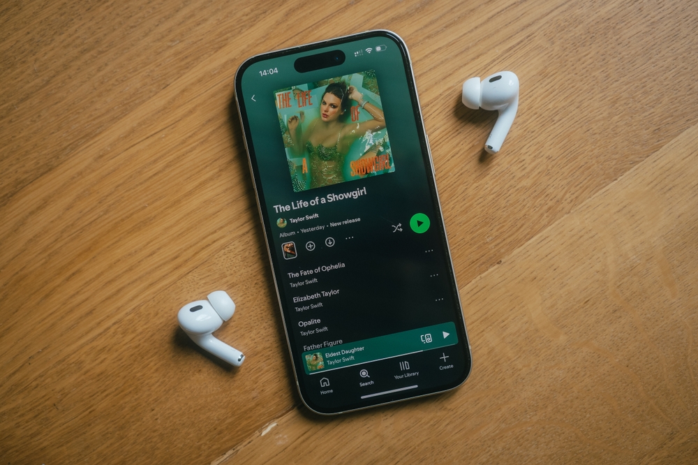 Spotify kennzeichnet KI-Künstler: So erkennst du künftig AI Personas
